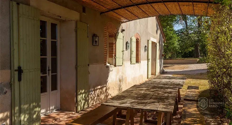 Vue extérieure du domaine Domaine du T en Occitanie