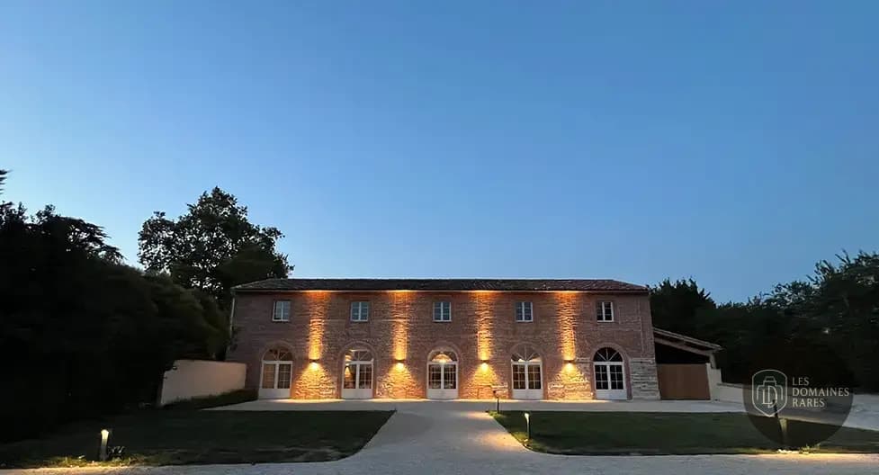 Vue extérieure du domaine Domaine du T en Occitanie