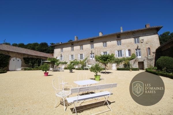 Vue extérieure du domaine Domaine du Vignau à La en Nouvelle-Aquitaine