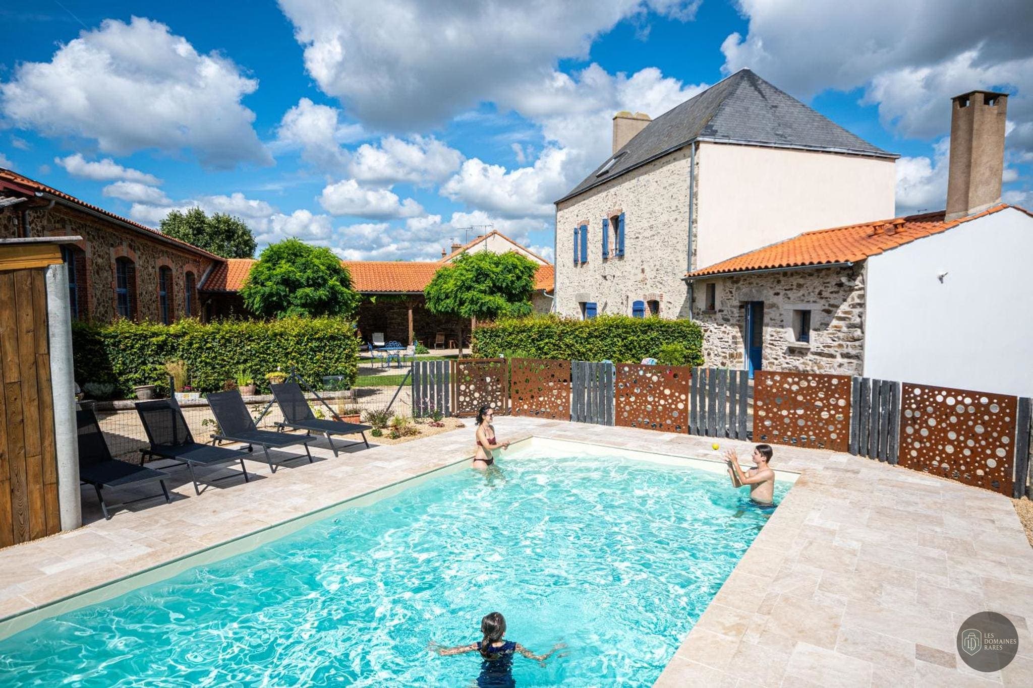 Piscine et activités du domaine Domaine le 5B en Bretagne