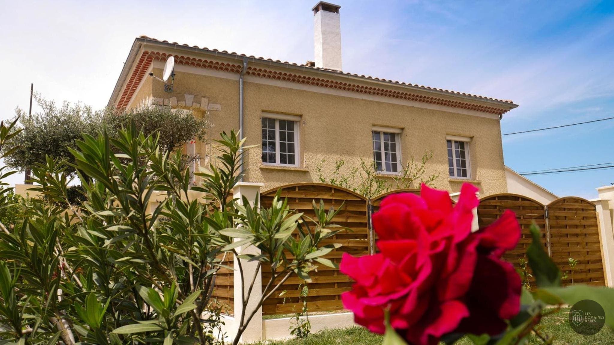 Vue extérieure du domaine Domaines des Moures en Occitanie