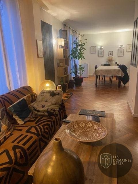 Ducasse sur Seine — Intérieur