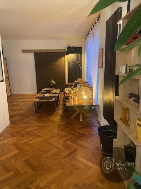 Ducasse sur Seine — Intérieur