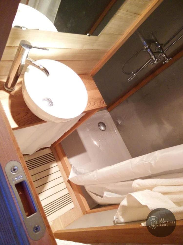 Salle de bain de l'hébergement ESAT - Unik en Occitanie