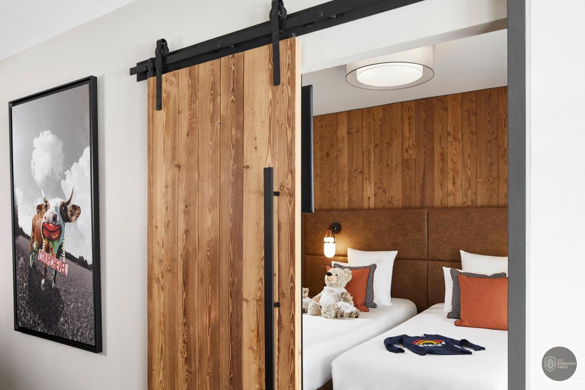 Vue extérieure de l'hôtel Ecrin Blanc Resort à Courchevel en Auvergne-Rhône-Alpes