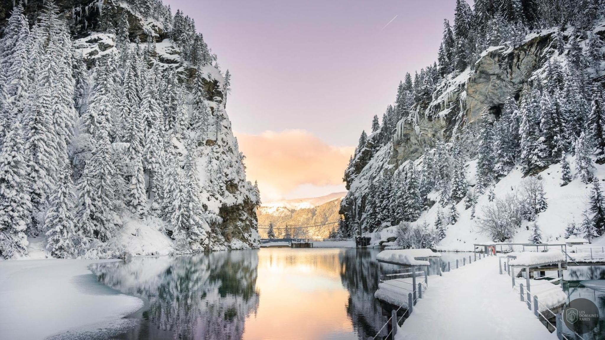 Vue extérieure de l'hôtel Ecrin Blanc Resort à Courchevel en Auvergne-Rhône-Alpes