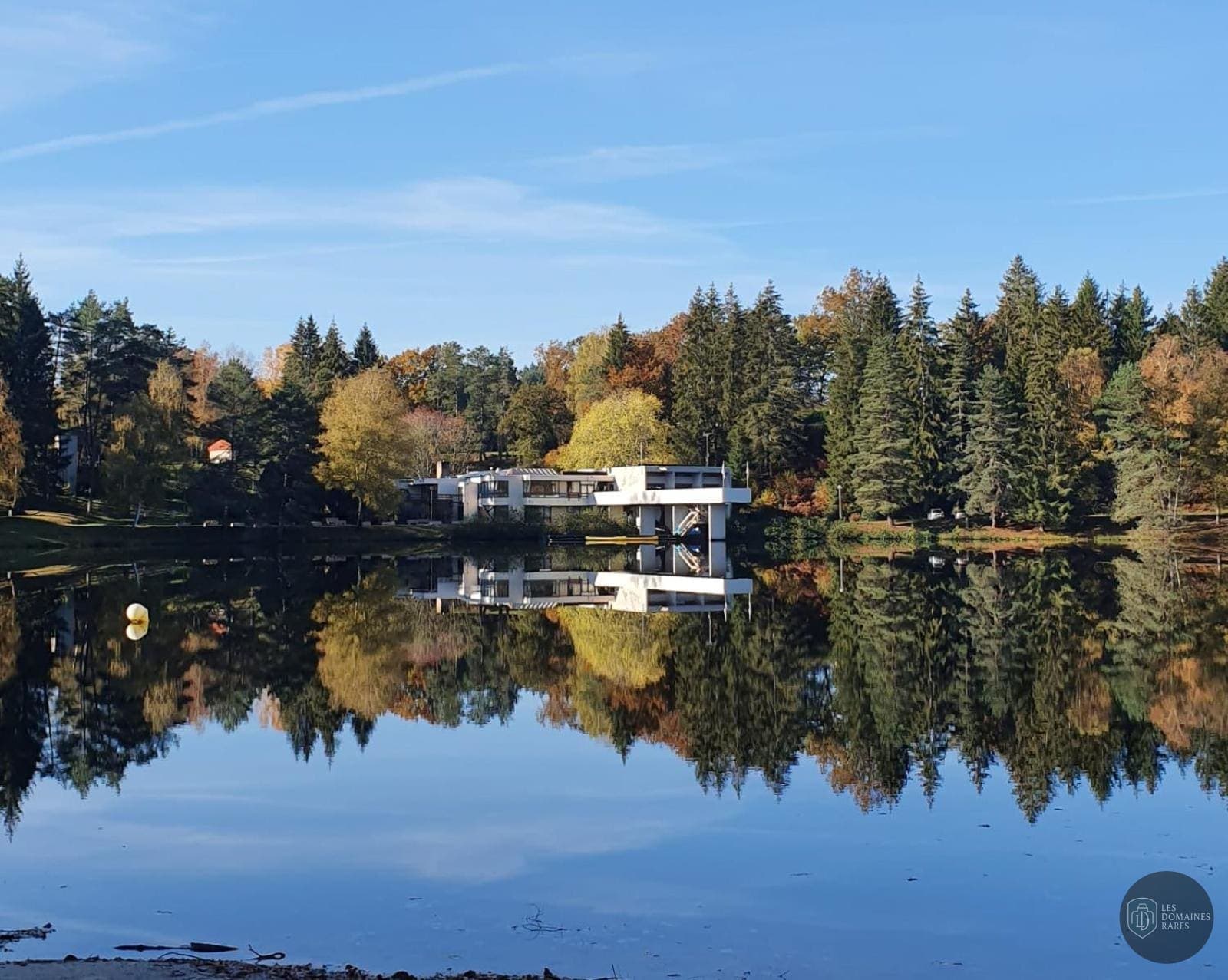 Vue extérieure du lieu Eden Lake en Nouvelle-Aquitaine