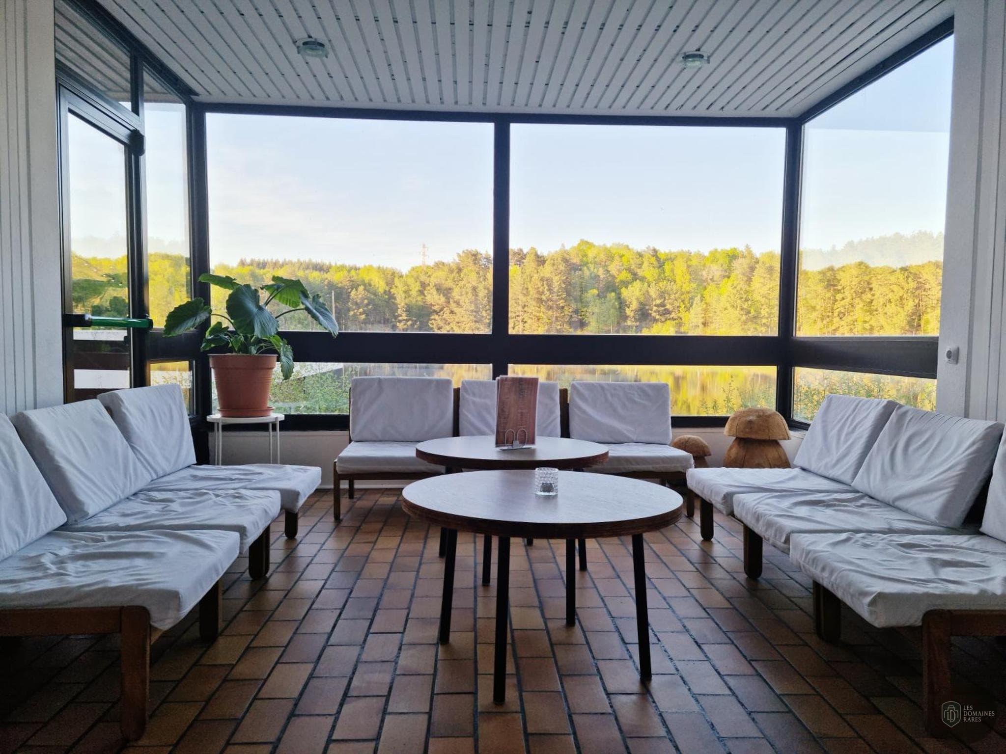 Vue extérieure du lieu Eden Lake en Nouvelle-Aquitaine