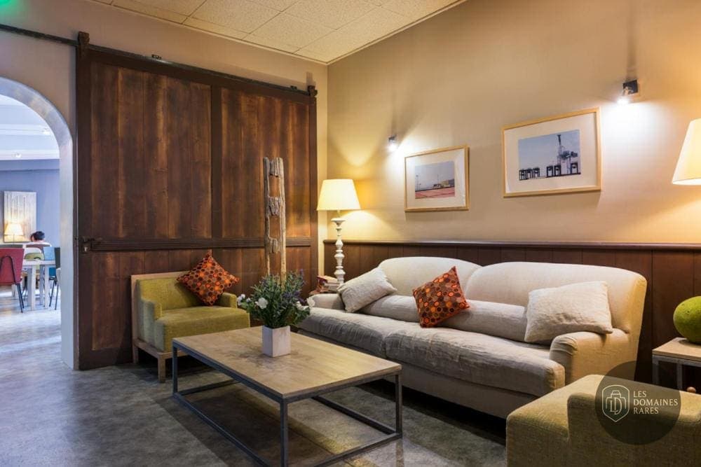 Espace intérieur de l'hôtel Edmond Hôtel à Paris en Île-de-France