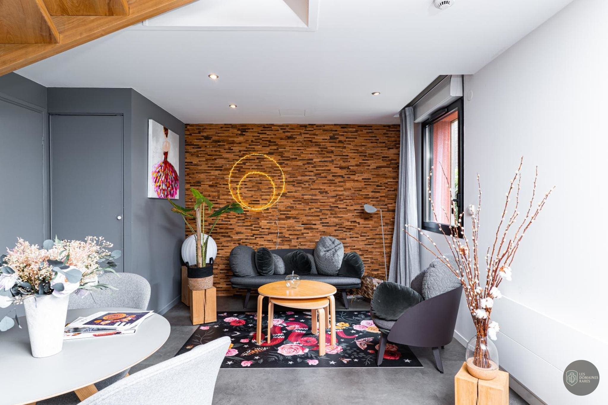 Espace intérieur du château En Marge à Aureville en Occitanie