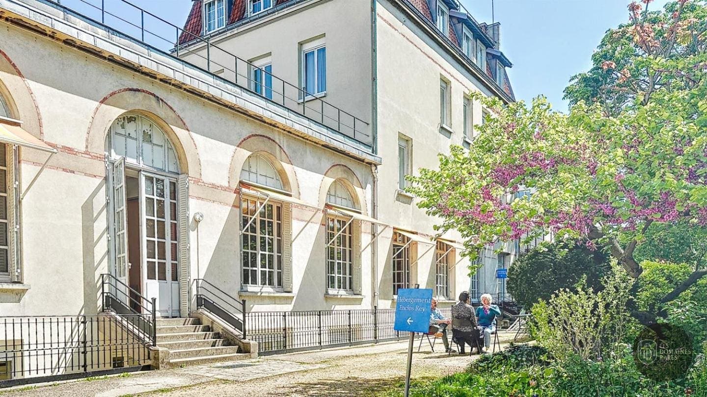 Vue de l'hôtel Enclos Rey à Paris en Île-de-France