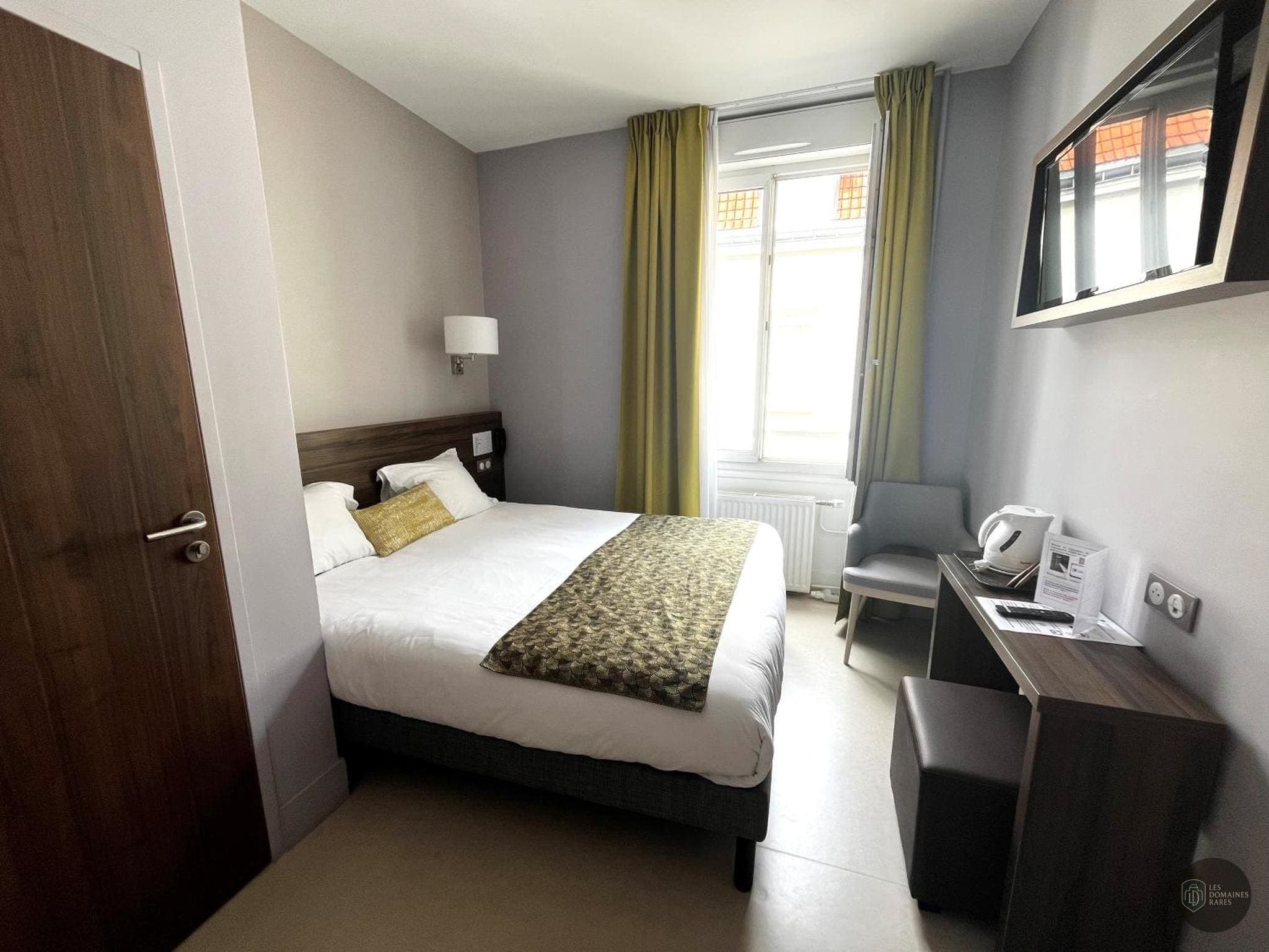 Chambre de l'hôtel Enclos Rey à Paris en Île-de-France