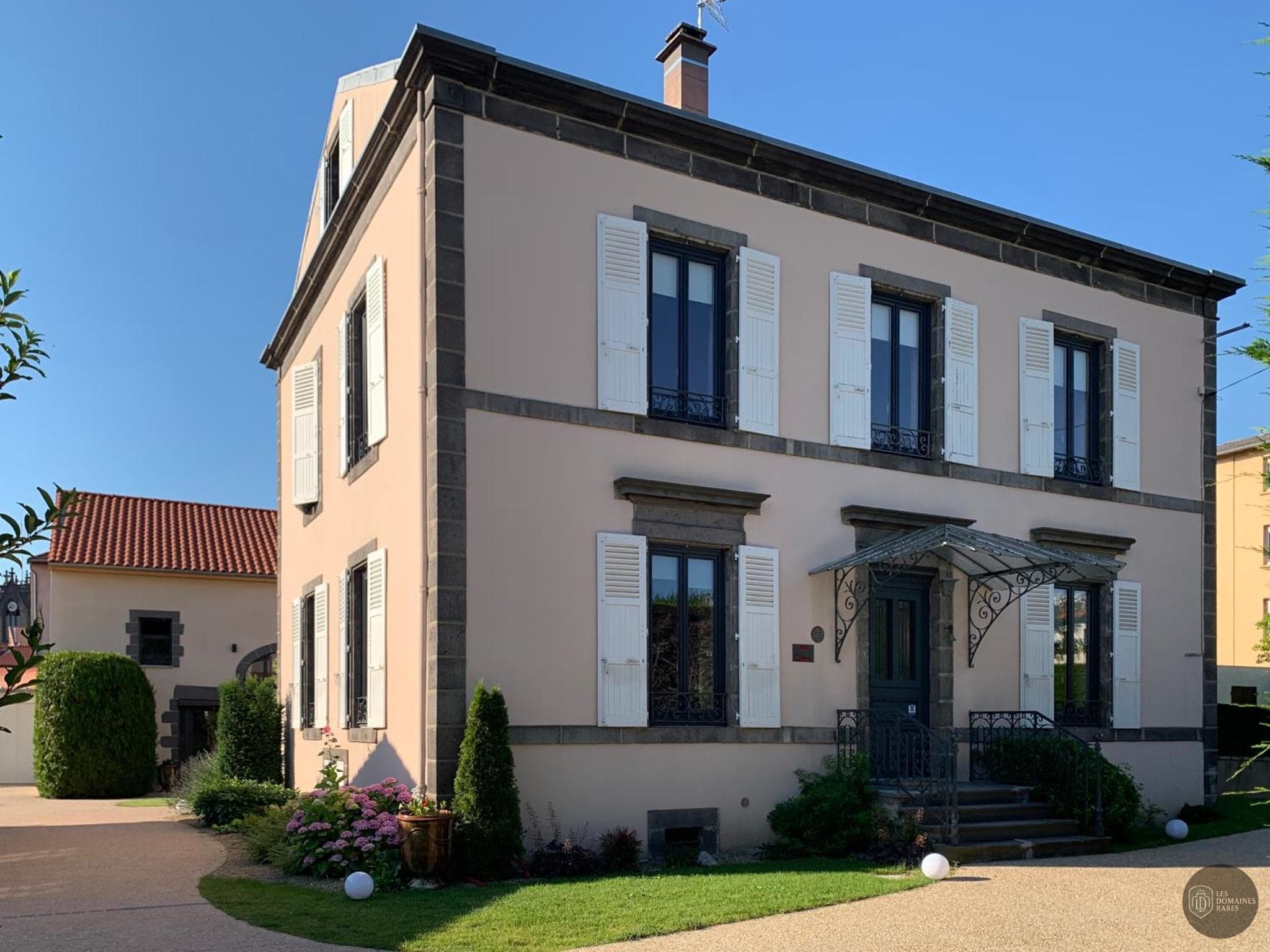 Enclos de sources — Extérieur