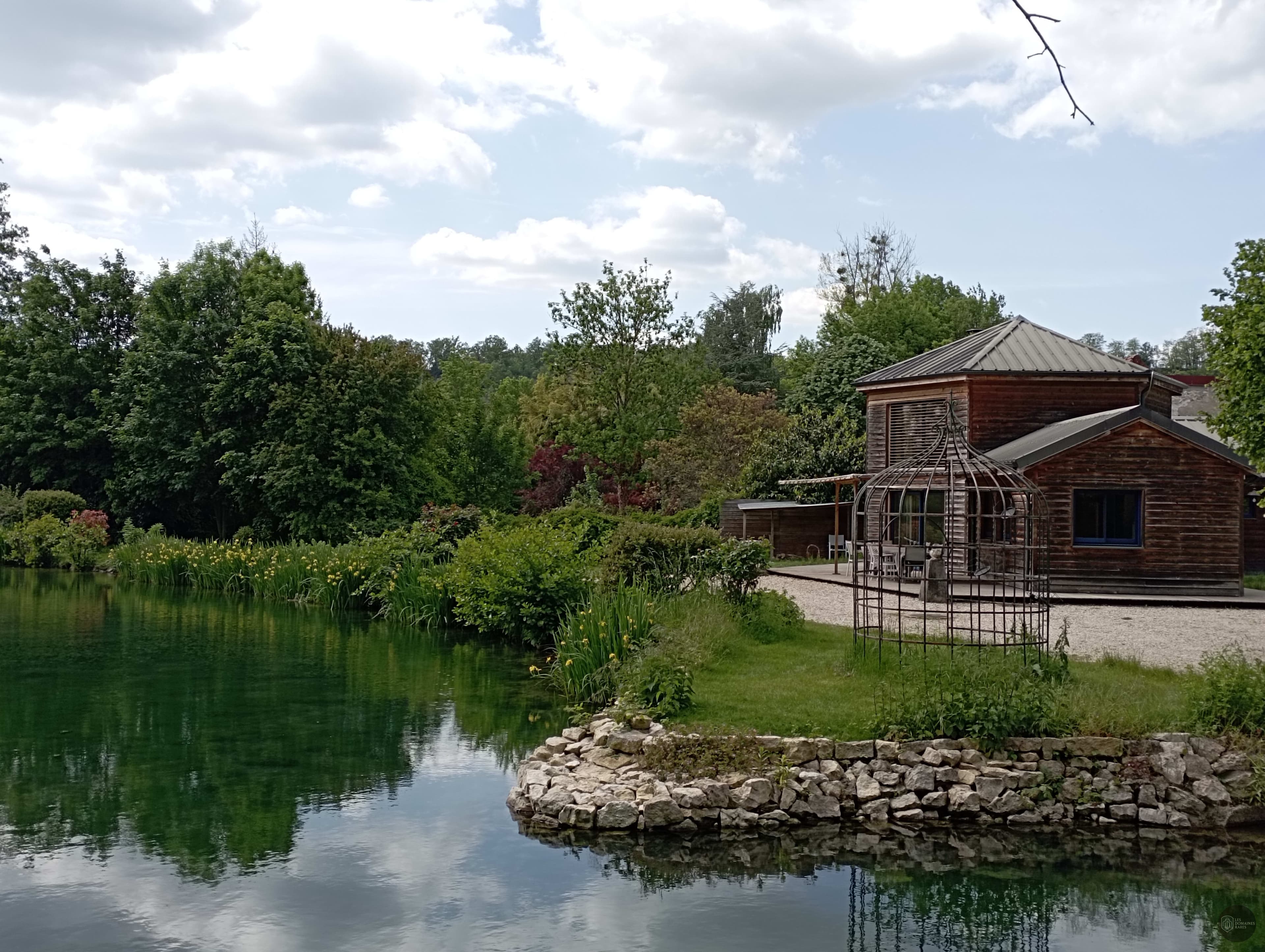 Vue extérieure du lieu Entresources à Augy en Bourgogne-Franche-Comté