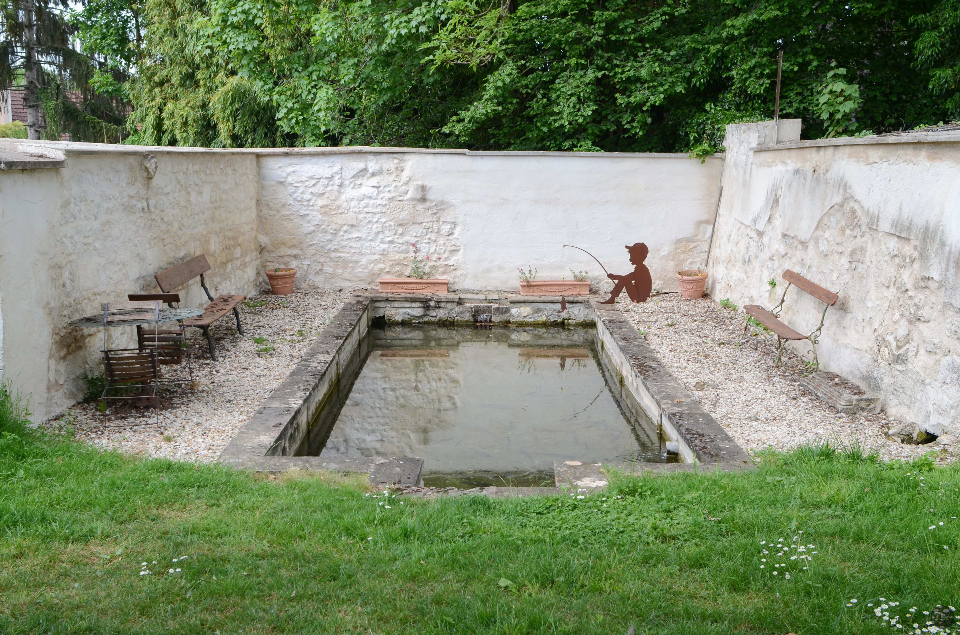 Vue extérieure du lieu Entresources à Augy en Bourgogne-Franche-Comté