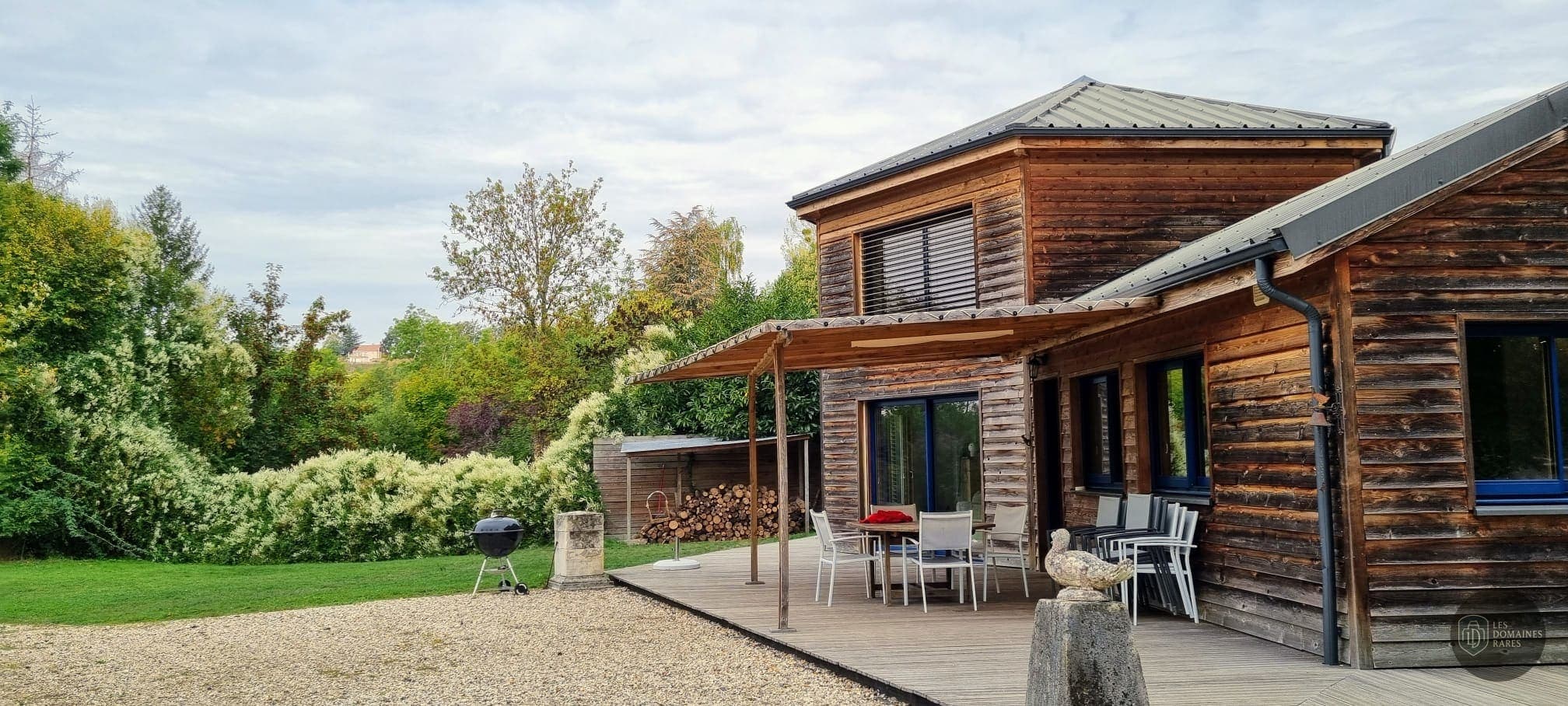 Vue extérieure du lieu Entresources à Augy en Bourgogne-Franche-Comté