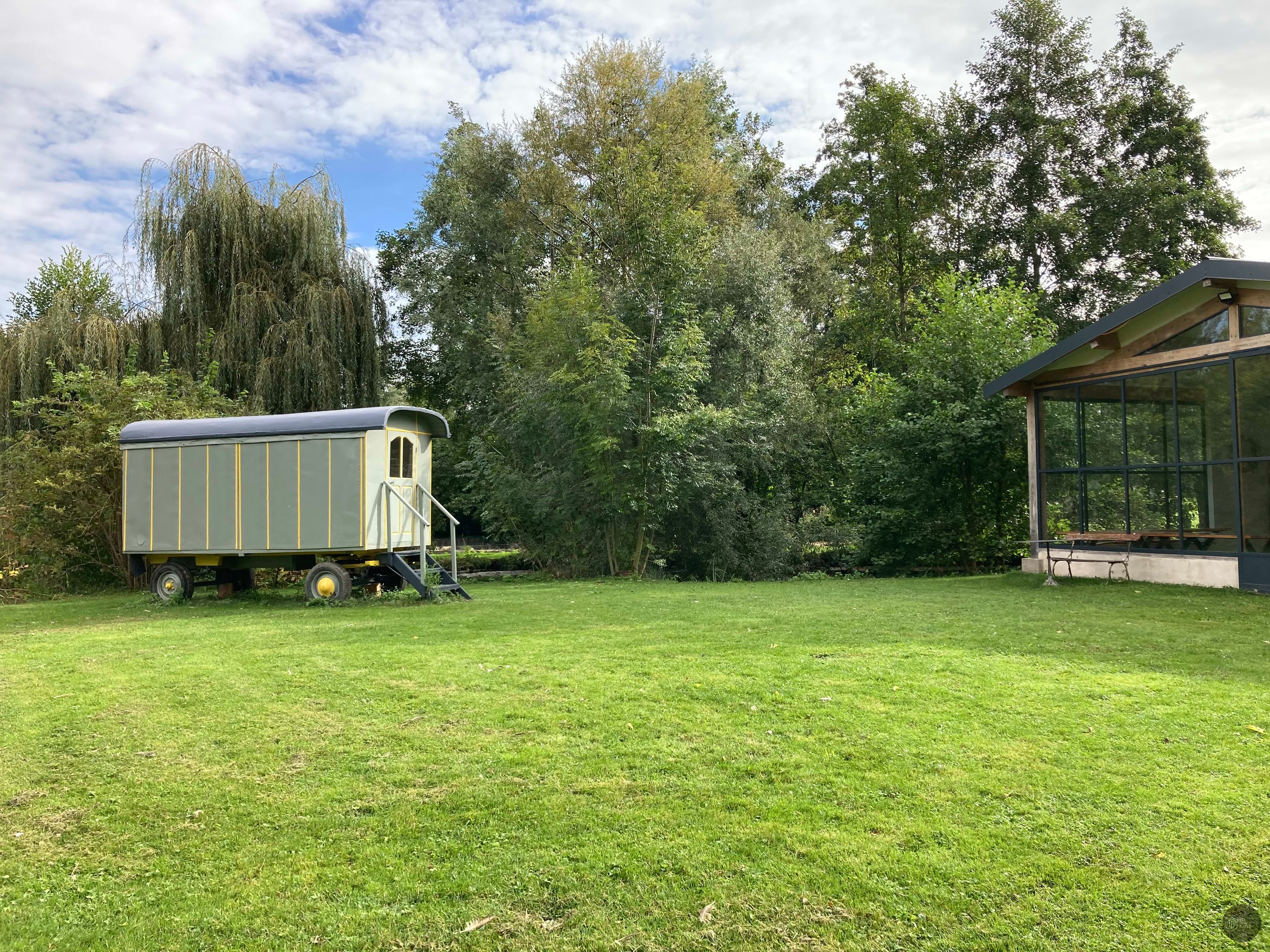 Vue extérieure du lieu Entresources à Augy en Bourgogne-Franche-Comté