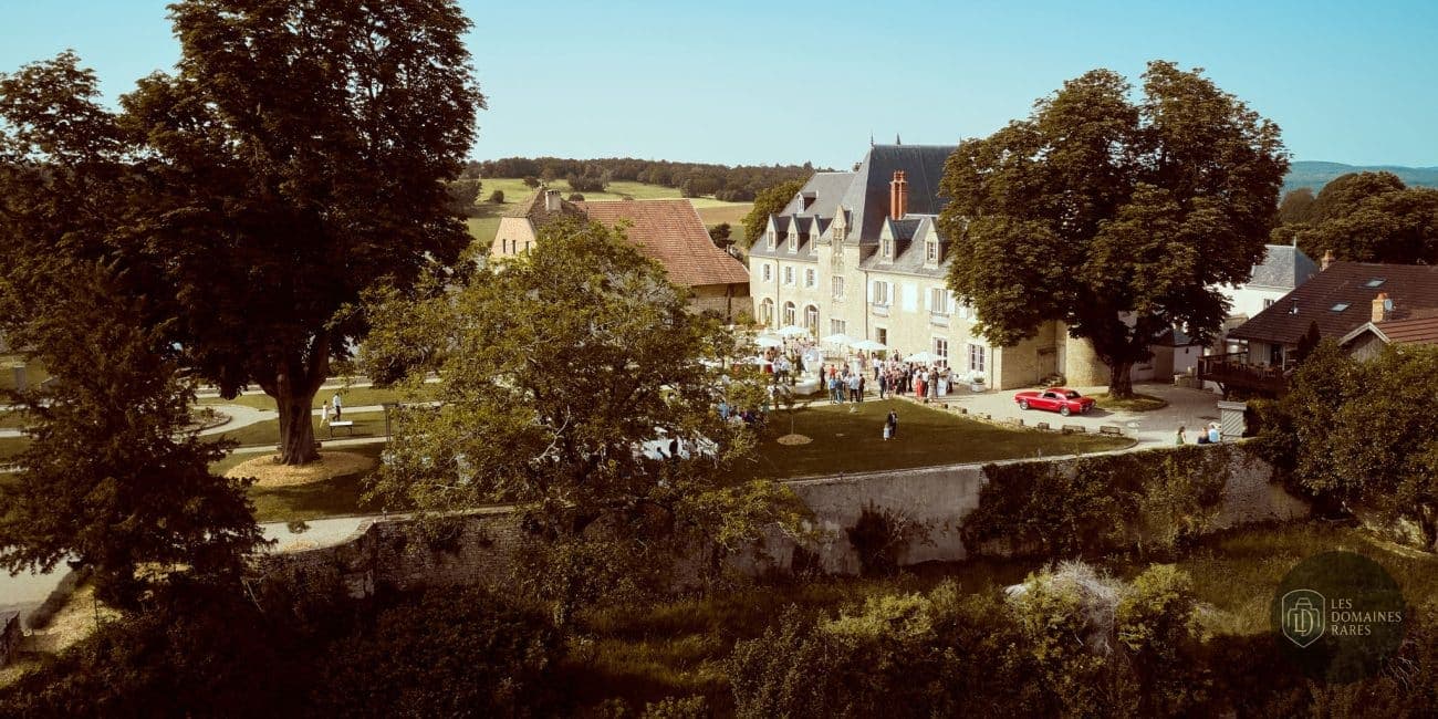 Vue extérieure du château Espace Beltane à Amondans en Bourgogne-Franche-Comté