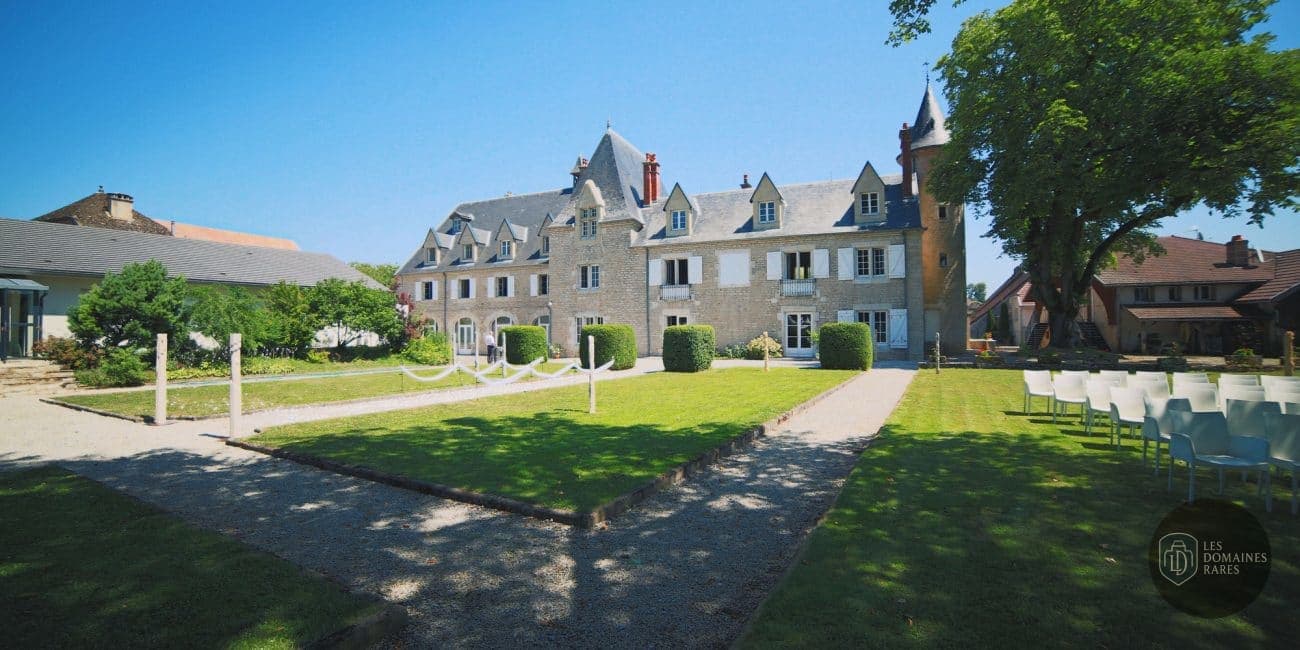 Vue extérieure du château Espace Beltane à Amondans en Bourgogne-Franche-Comté