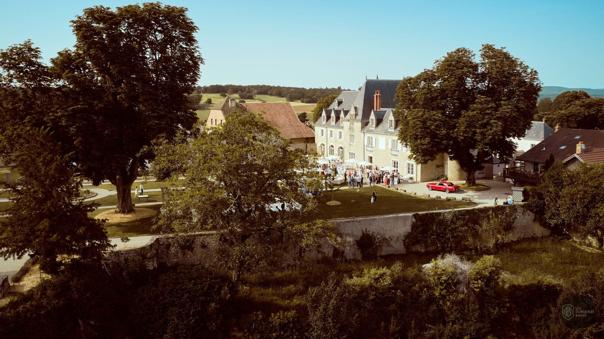 Vue extérieure du château Espace Beltane à Amondans en Bourgogne-Franche-Comté
