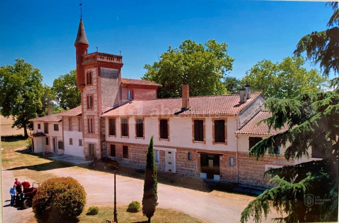 Vue extérieure du salle de réception Espace Sardelis à Lherm en Occitanie