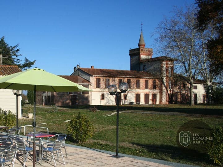 Vue extérieure du salle de réception Espace Sardelis à Lherm en Occitanie