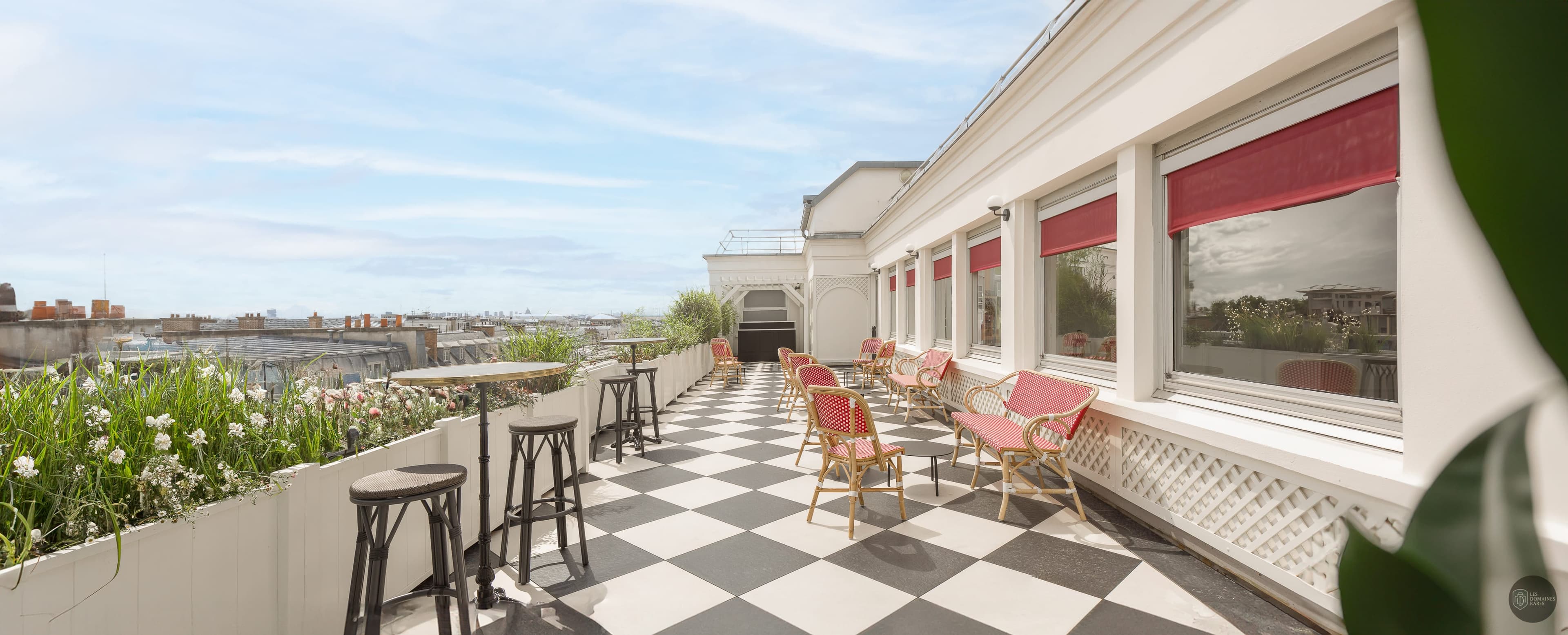 Vue extérieure de l'hôtel Espace Vinci à Paris en Île-de-France