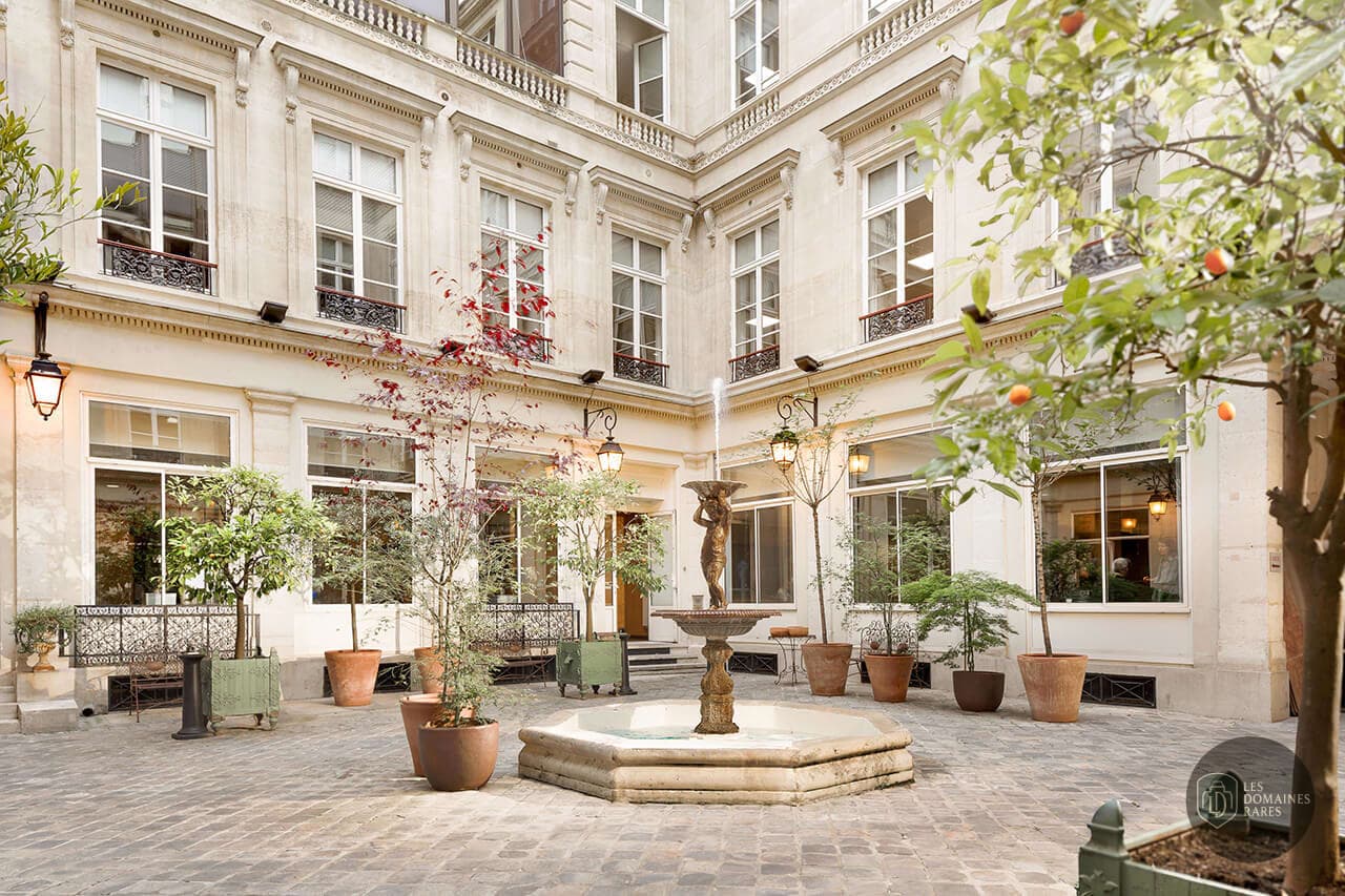 Vue extérieure de l'hôtel Espace Vinci à Paris en Île-de-France