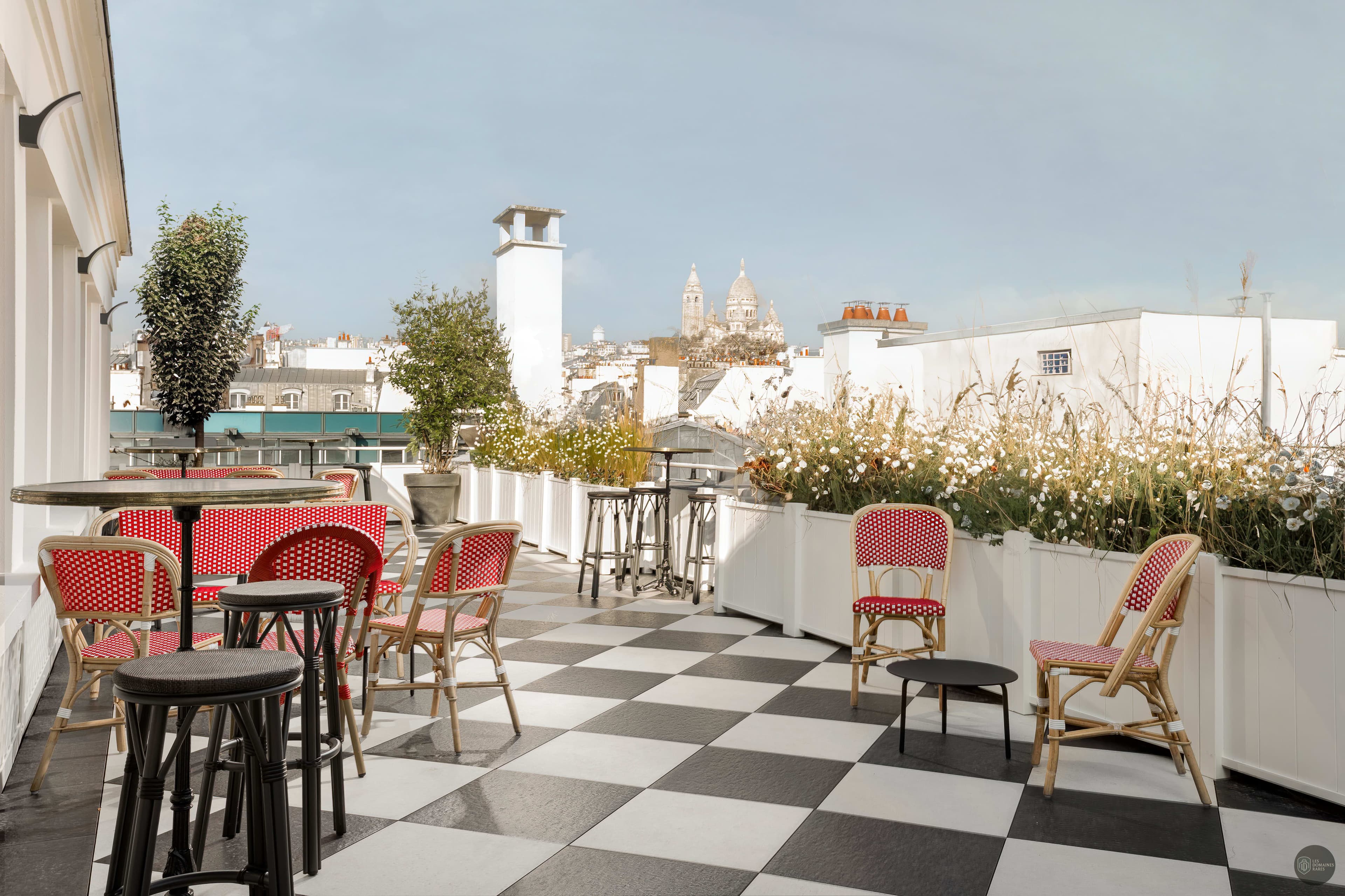 Vue extérieure de l'hôtel Espace Vinci à Paris en Île-de-France