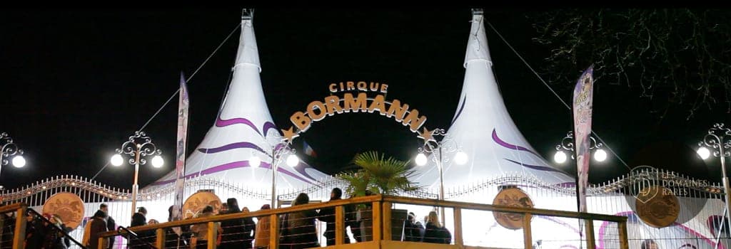Façade du cirque Bormann, soirée