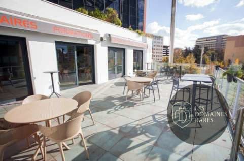Terrasse extérieure du bâtiment