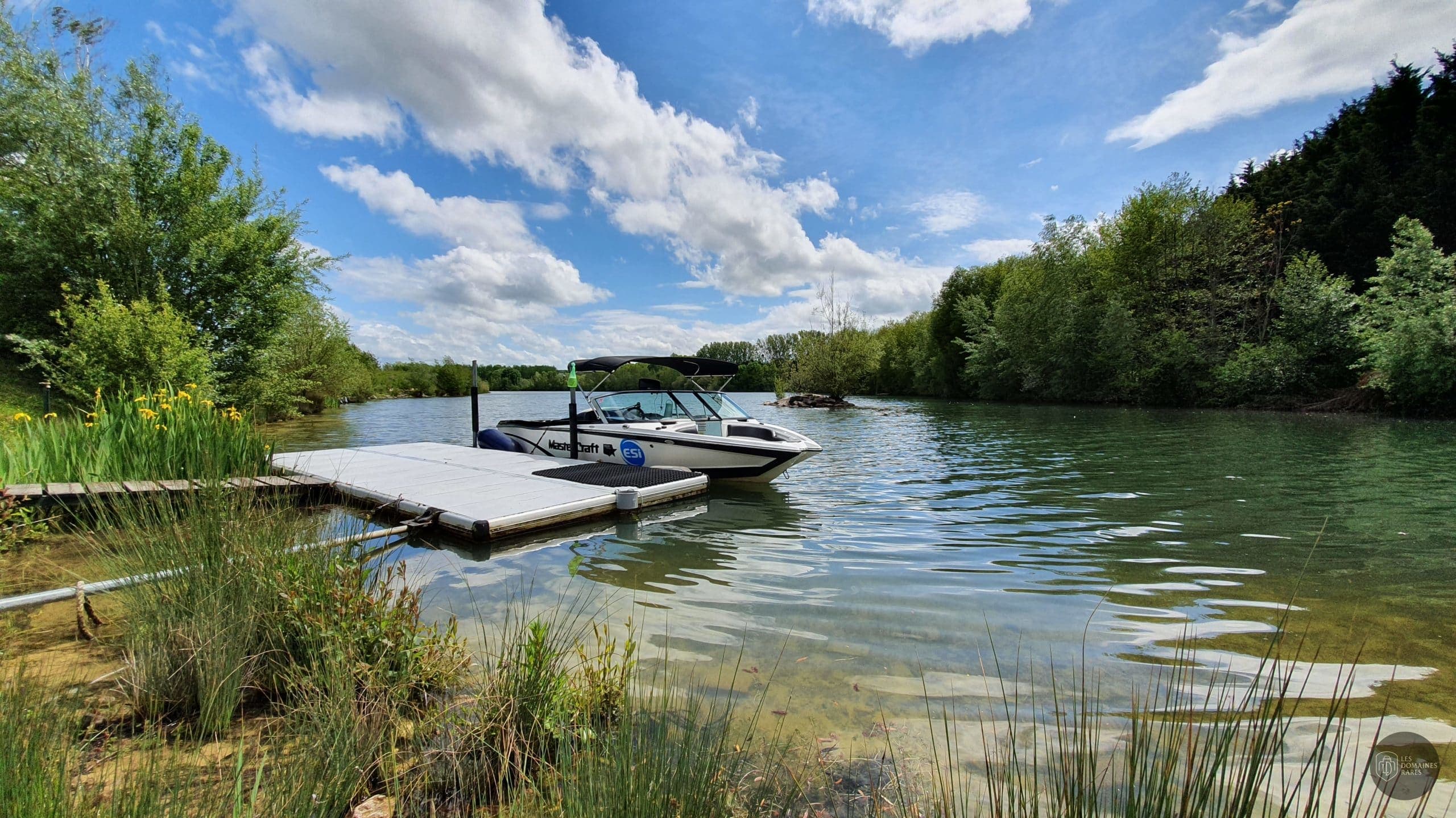 Vue extérieure du lieu Ezy Lake à Ezy-sur en Normandie