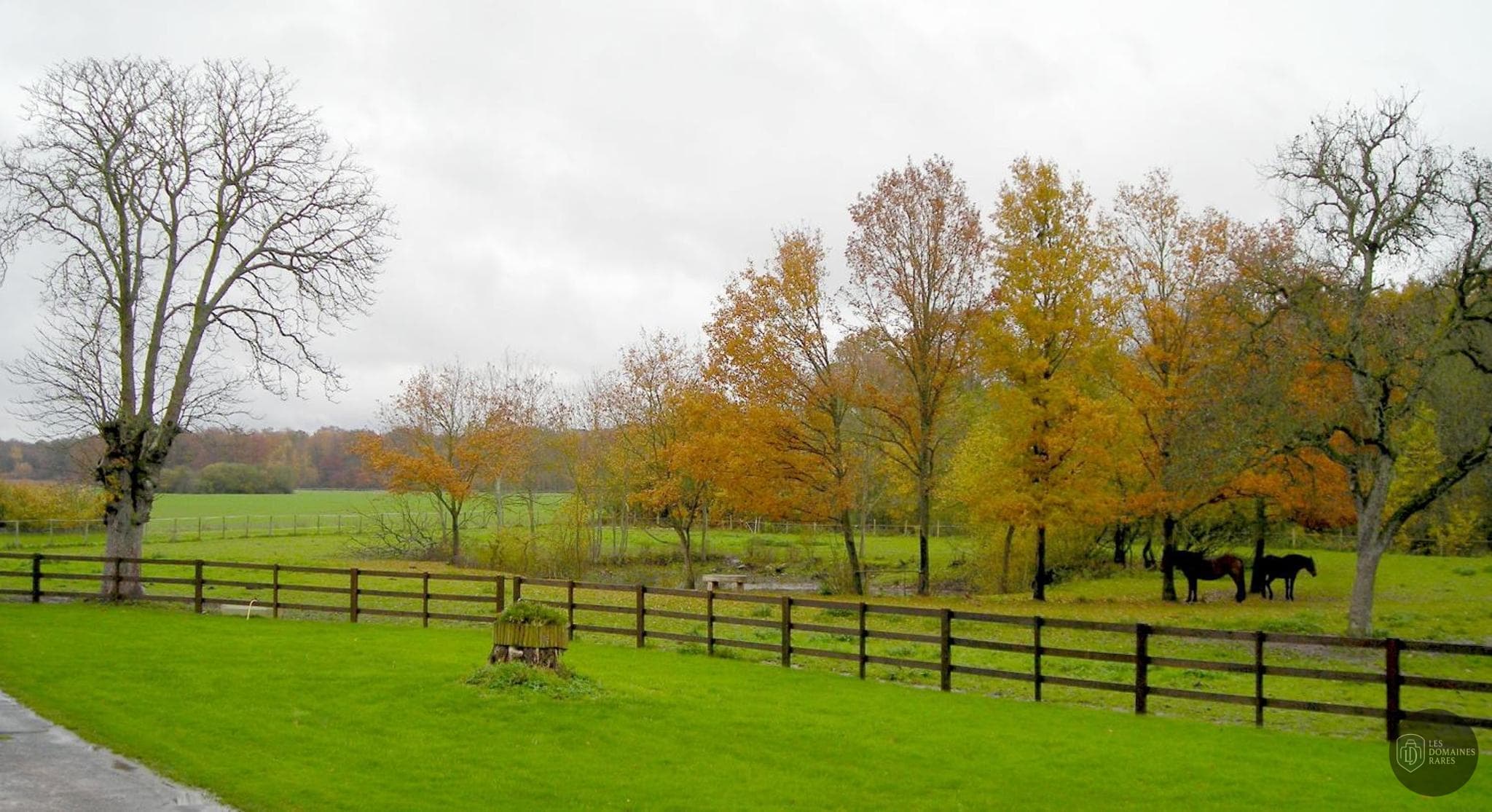 Vue extérieure de la ferme Ferme d'Orsonville en Île-de-France