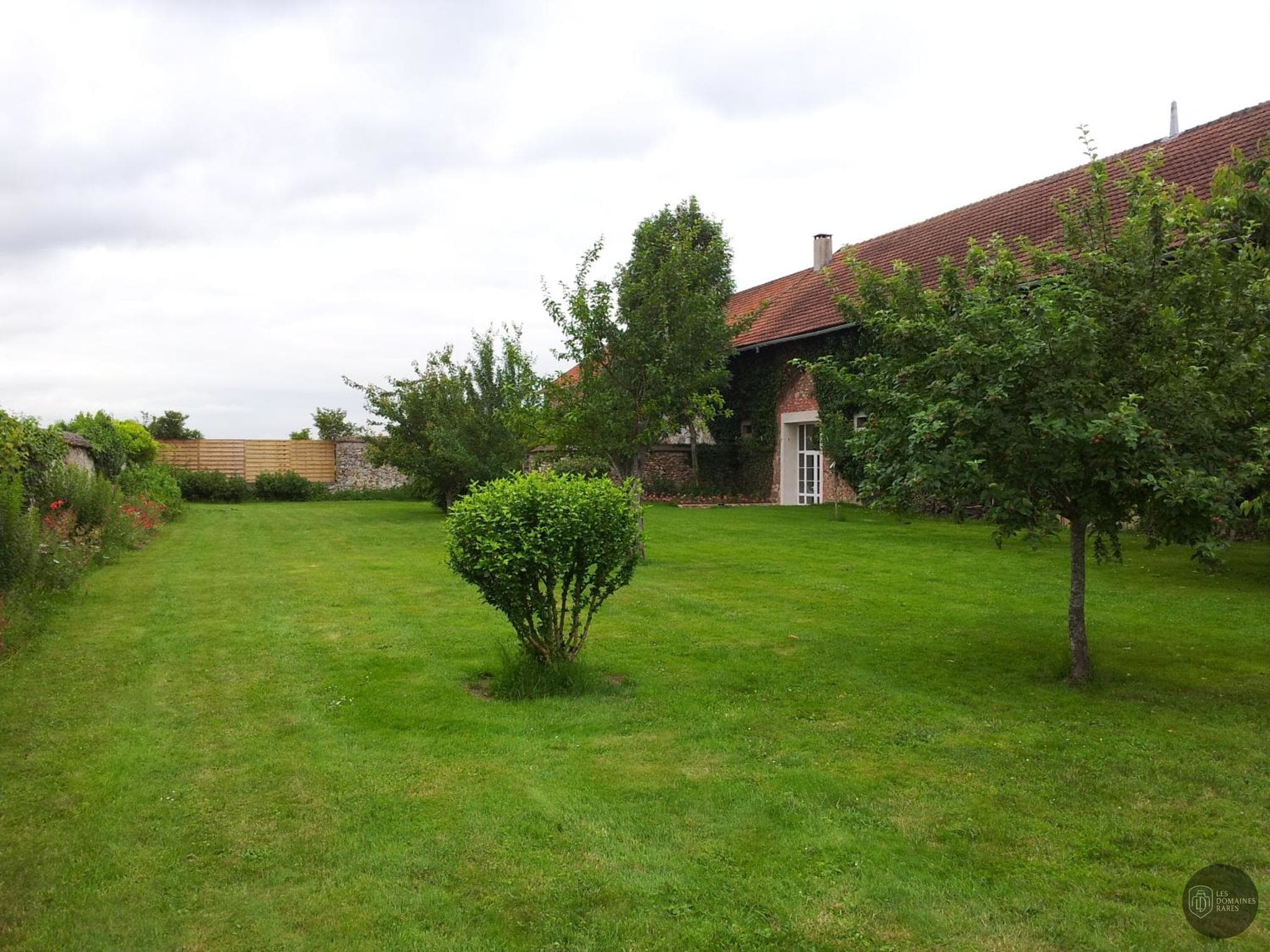 Vue extérieure de la ferme Ferme d'Orsonville en Île-de-France