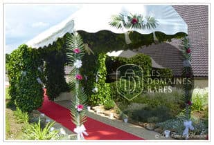 Tente extérieure décorée pour un événement
