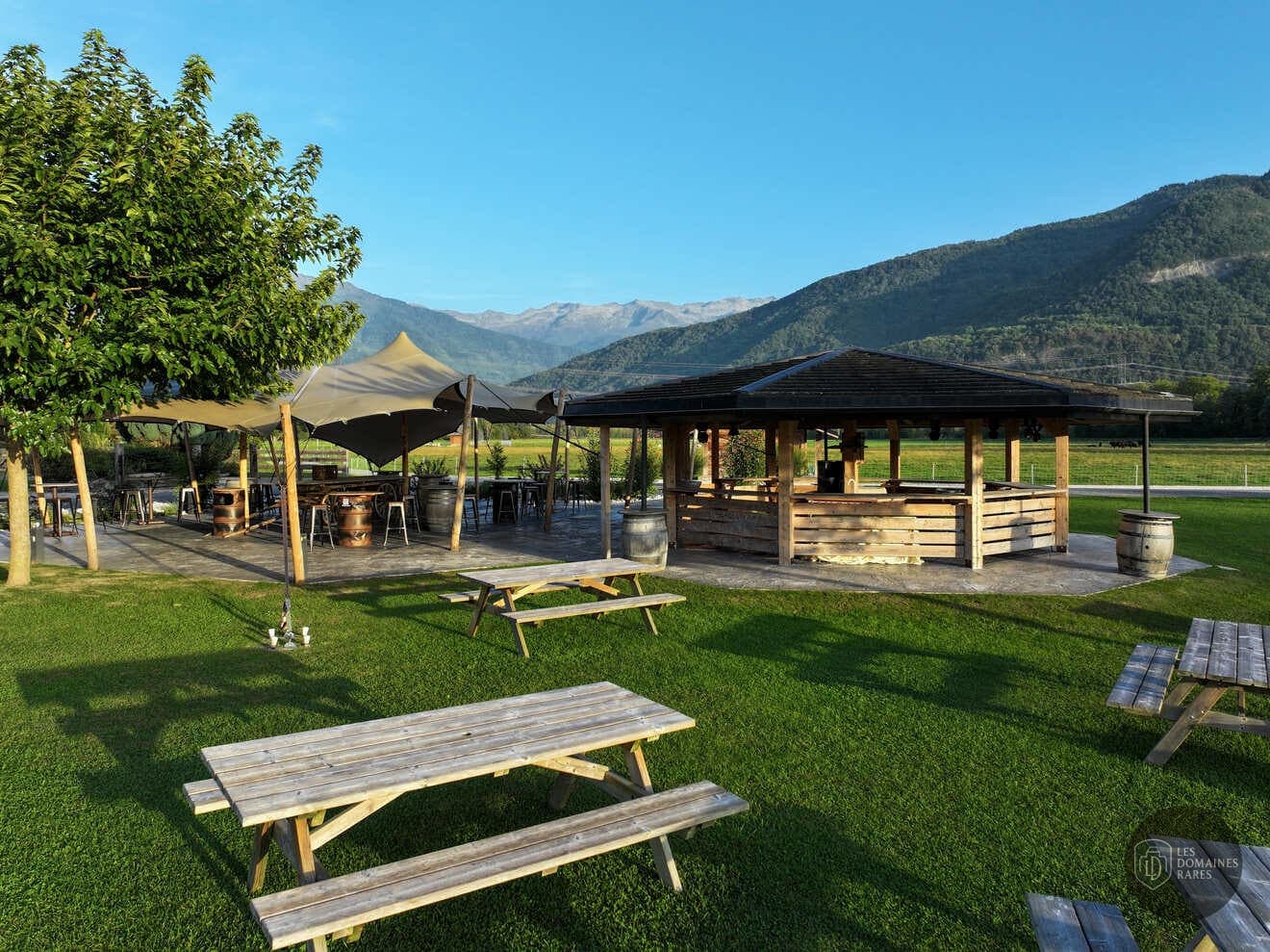 Espace extérieur avec mobilier de jardin