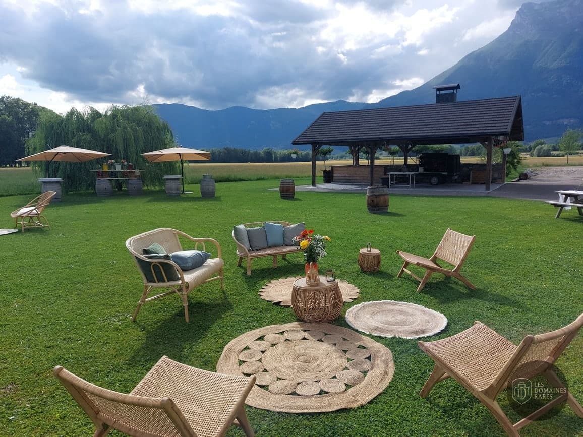 Espace détente extérieur avec vue montagne