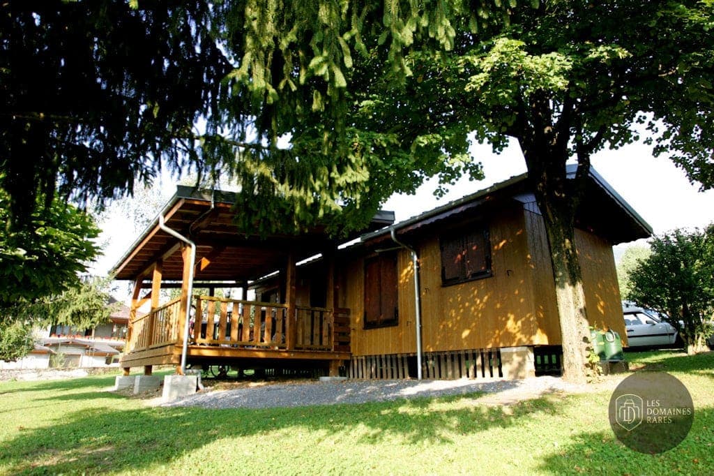 Mobil-home avec terrasse extérieure