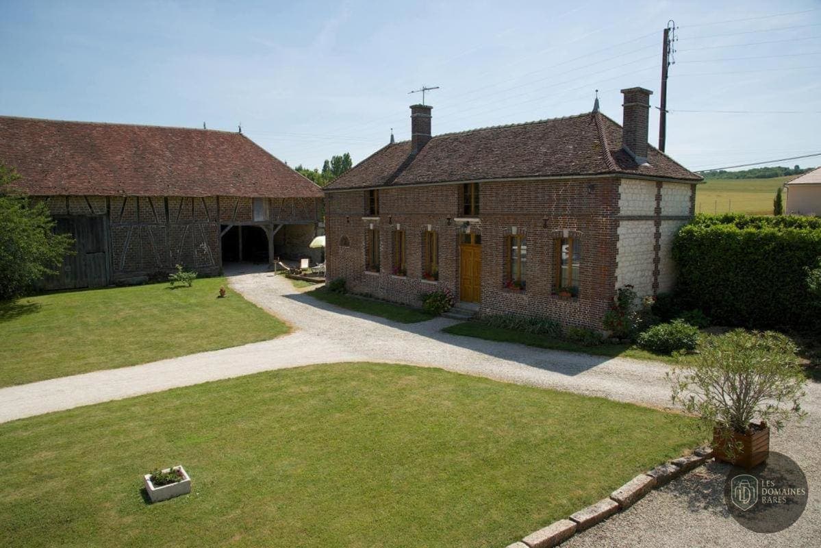 Vue extérieure de la ferme Ferme du Buisson à Plaisir en Île-de-France