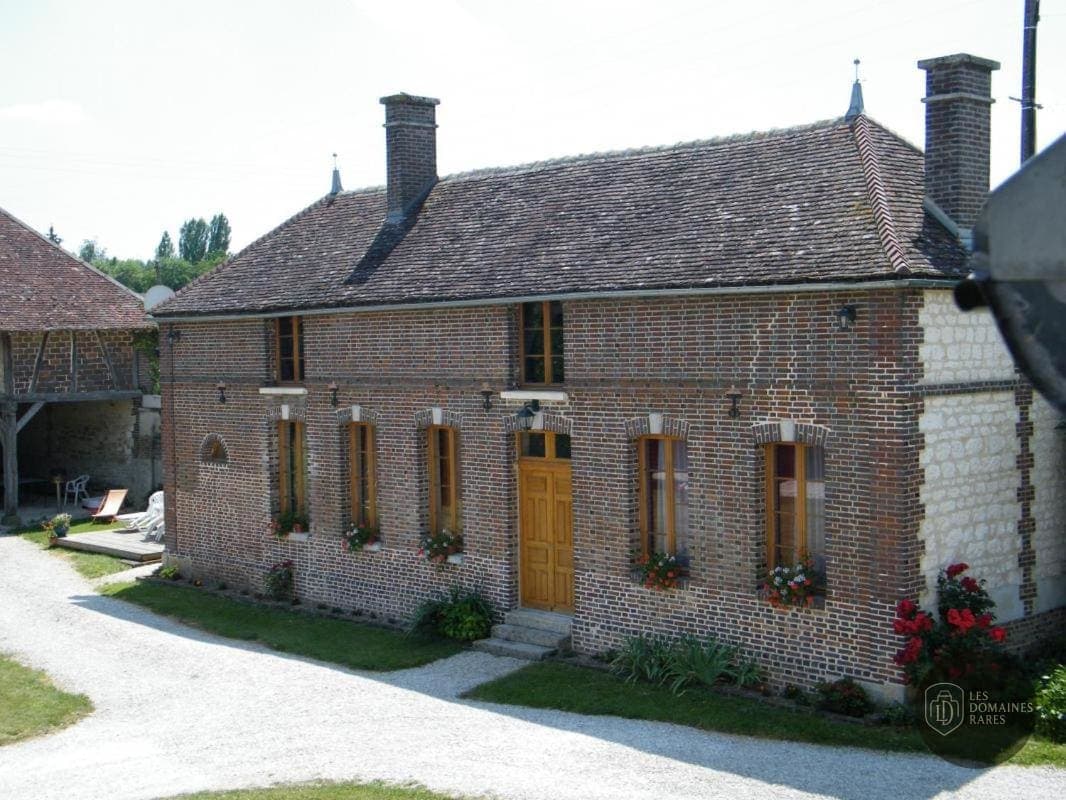 Vue extérieure de la ferme Ferme du Buisson à Plaisir en Île-de-France