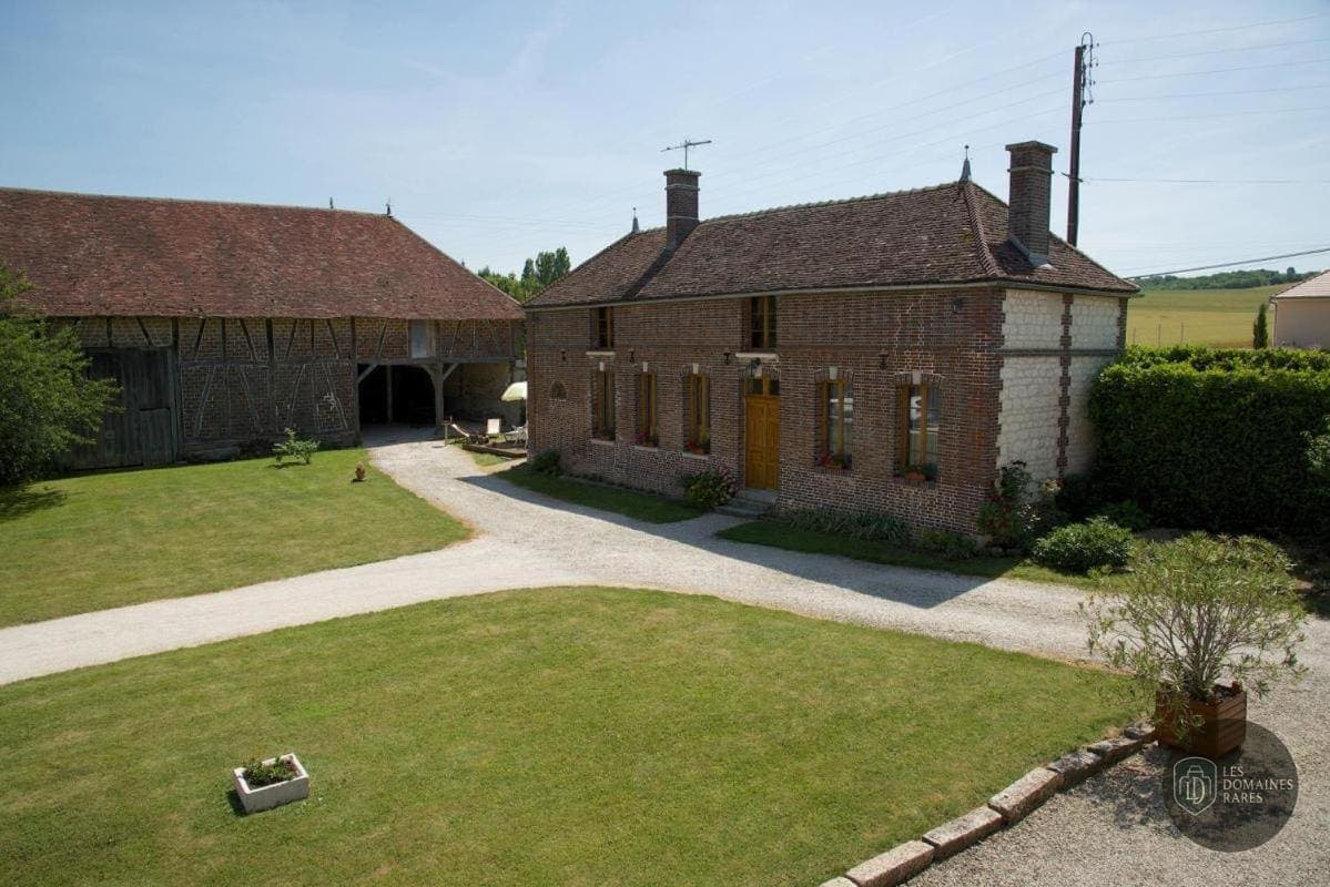 Vue extérieure de la ferme Ferme du Buisson à Plaisir en Île-de-France