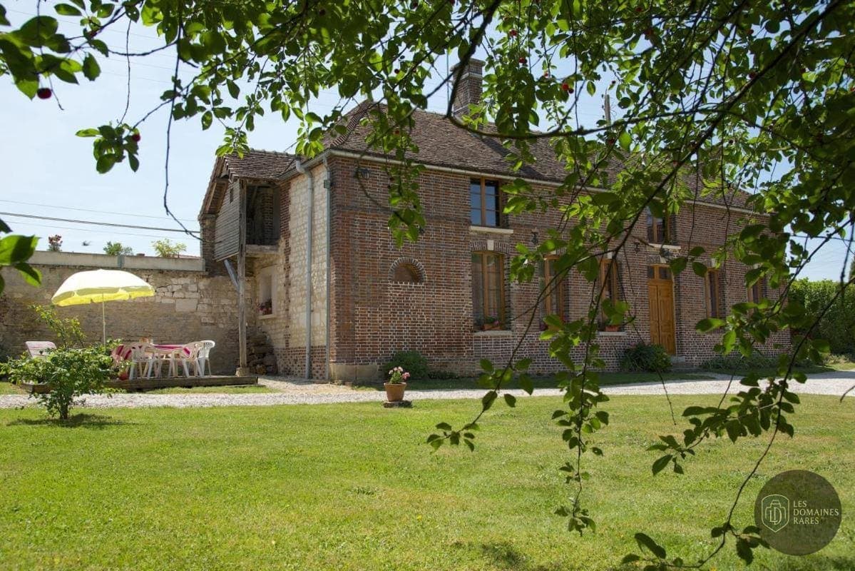 Vue extérieure de la ferme Ferme du Buisson à Plaisir en Île-de-France