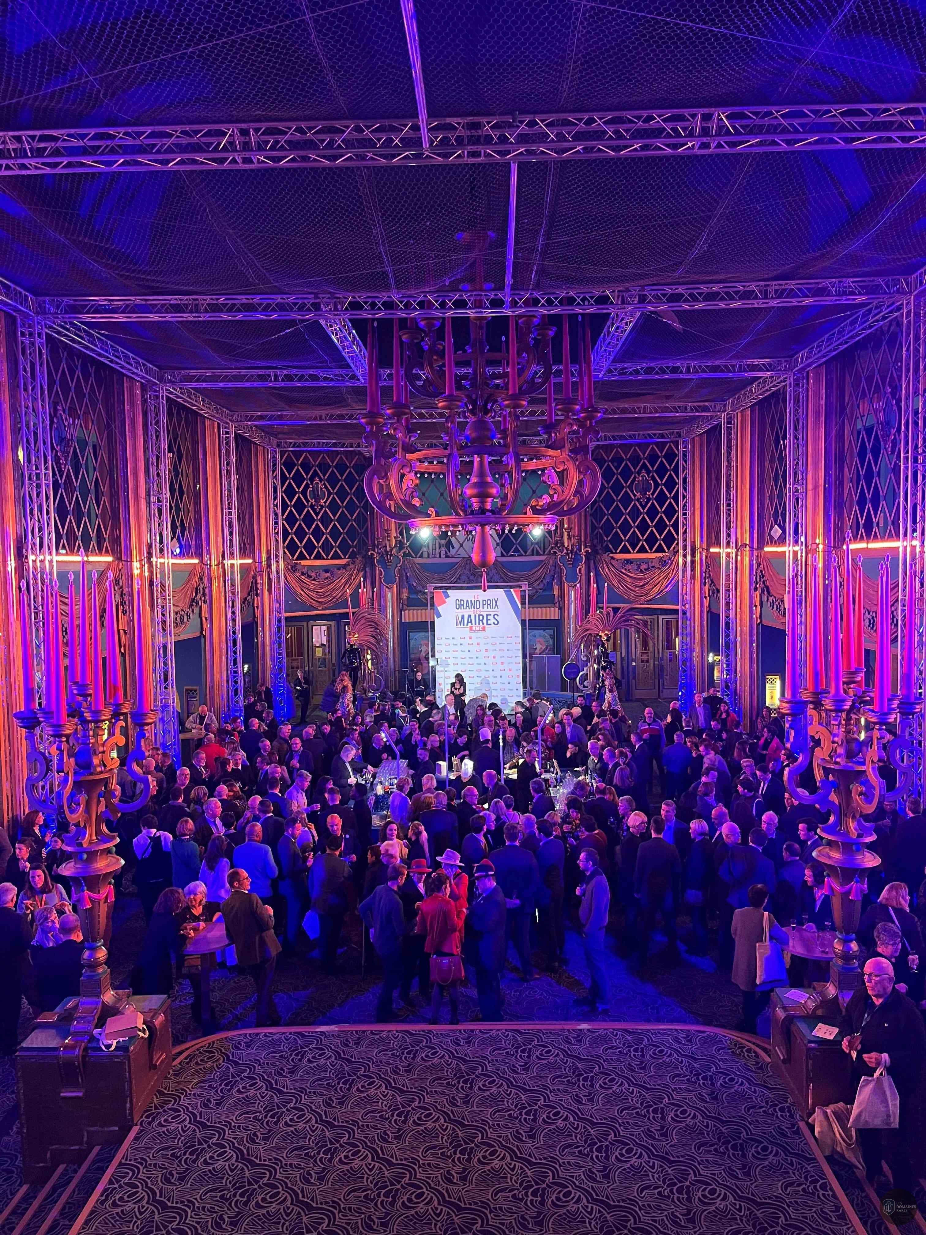 Espace intérieur du moulin Folies Bergere à Paris en Île-de-France