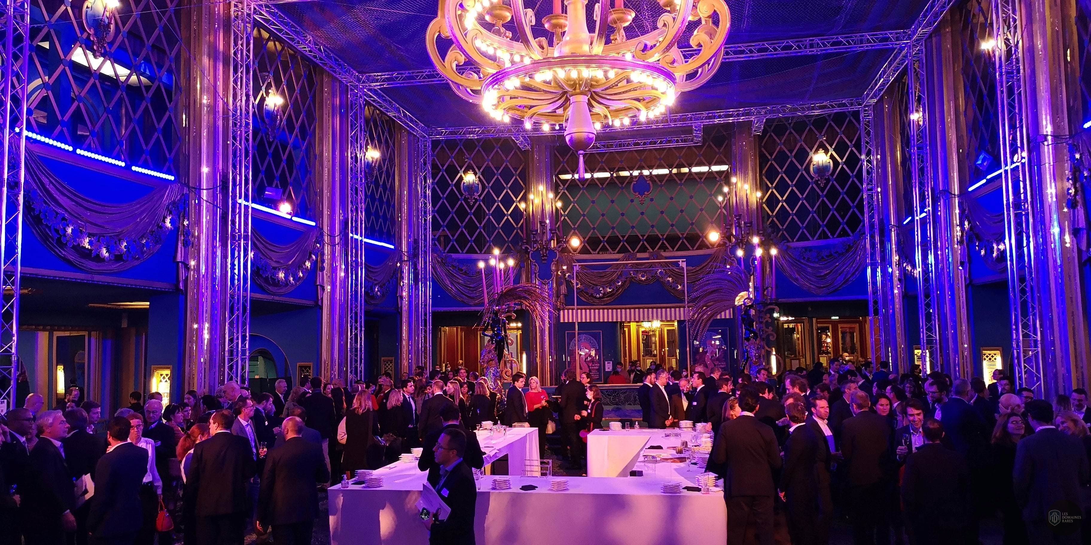 Espace intérieur du moulin Folies Bergere à Paris en Île-de-France