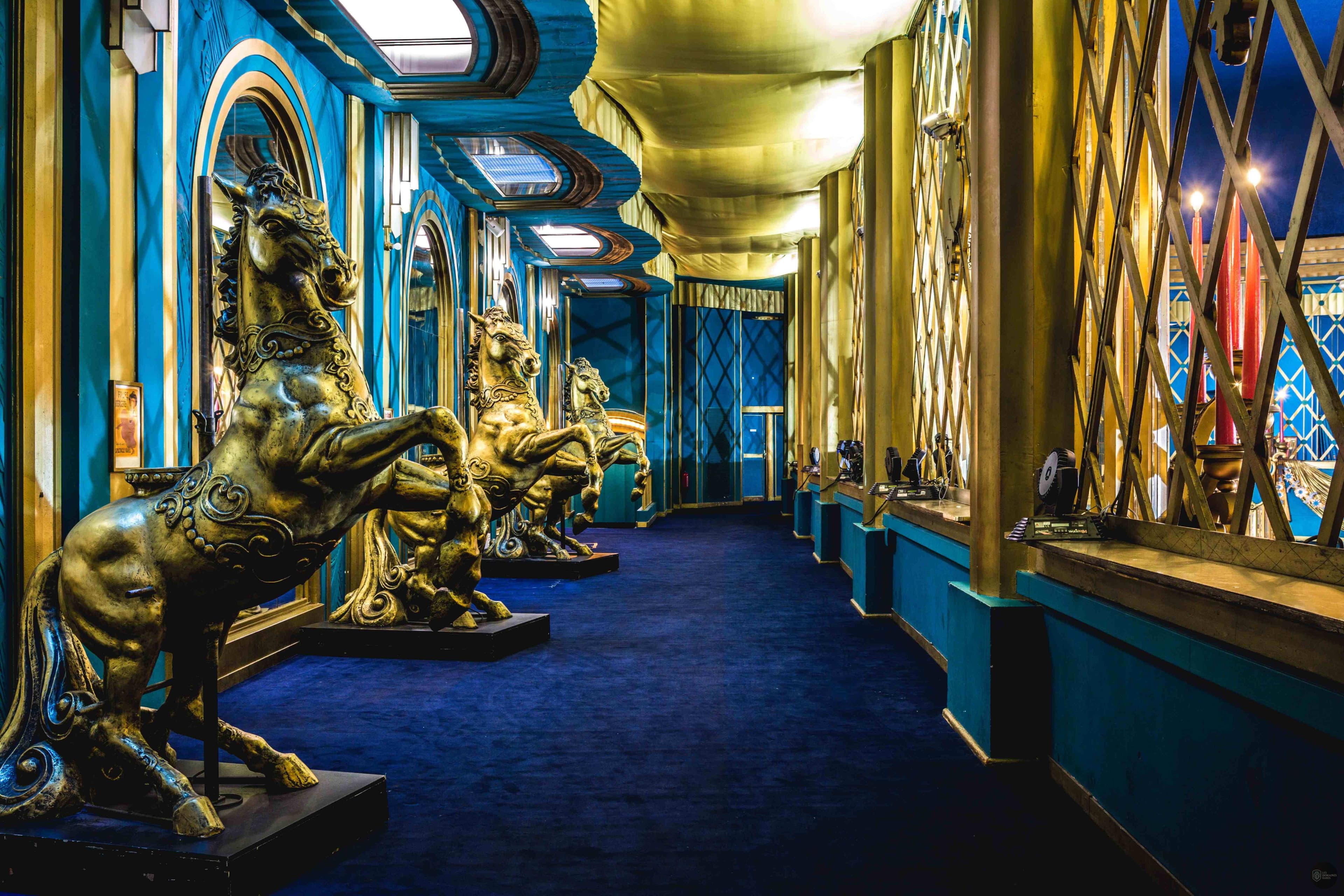 Espace intérieur du moulin Folies Bergere à Paris en Île-de-France