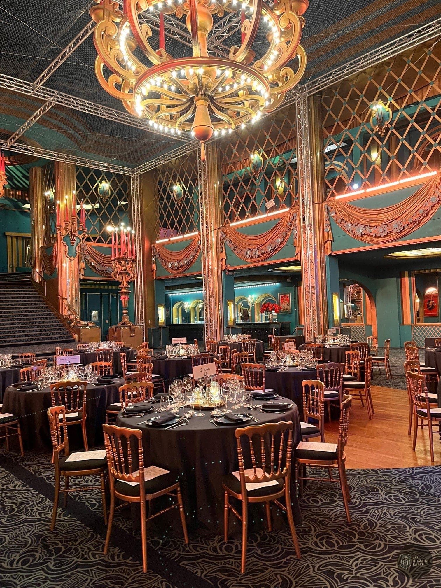 Restaurant du moulin Folies Bergere à Paris en Île-de-France - séminaire paris france coordonnées gps latitude : 48.874204