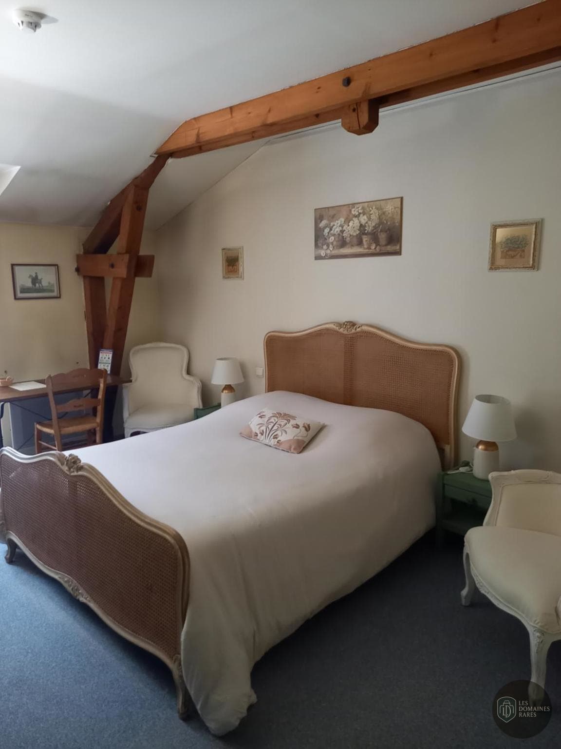 Vue extérieure de l'hôtel Fontaine d'Inville à Graincourt en Hauts-de-France
