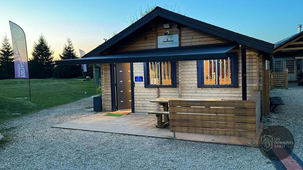 Vue extérieure de l'hôtel FootGolf GreenPark en Île-de-France