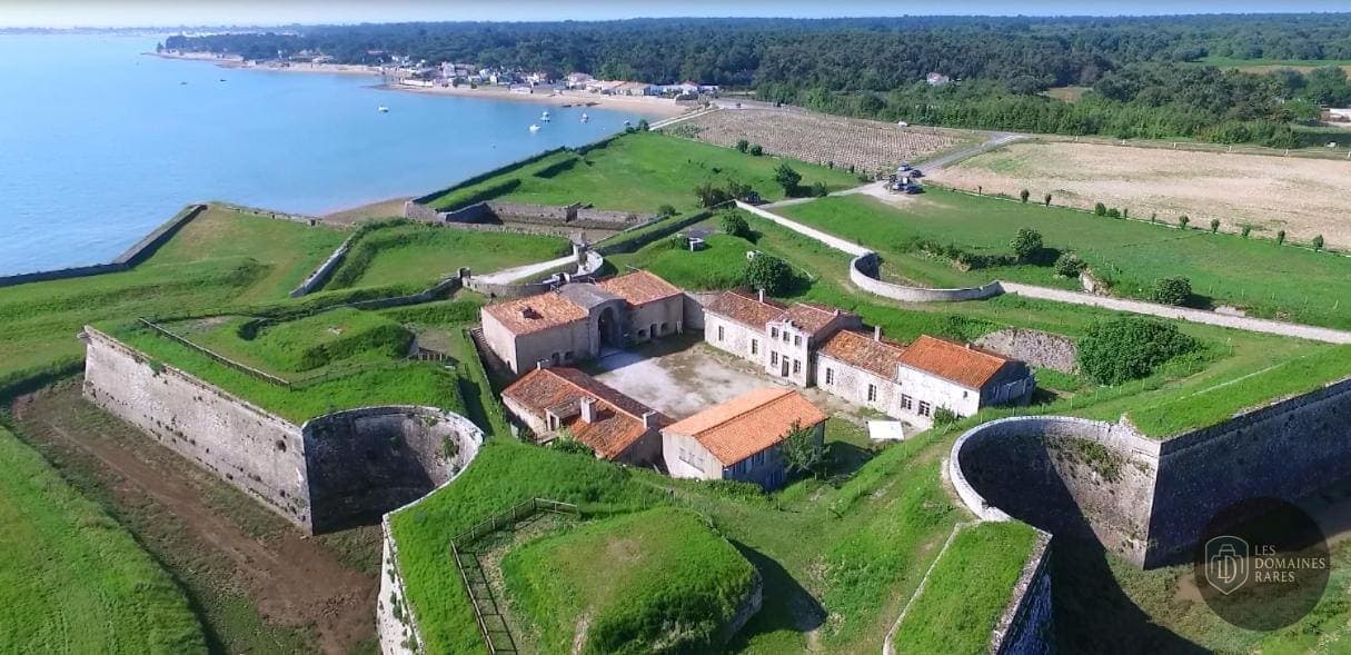 Vue extérieure du lieu Fort La Prée à La en Nouvelle-Aquitaine