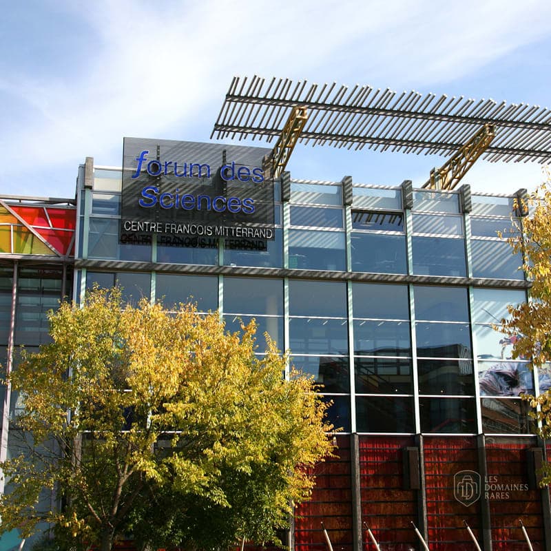 Vue extérieure du lieu Forum des Sciences à Villeneuve en Hauts-de-France